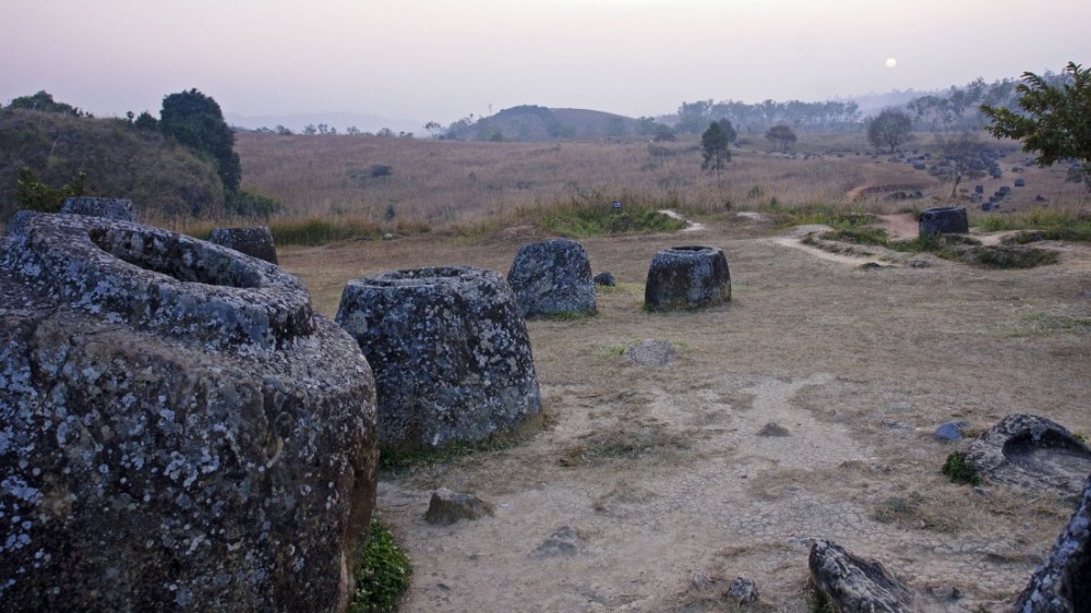 Загадочное сооружение долины каменных чаш в Лаосе 1