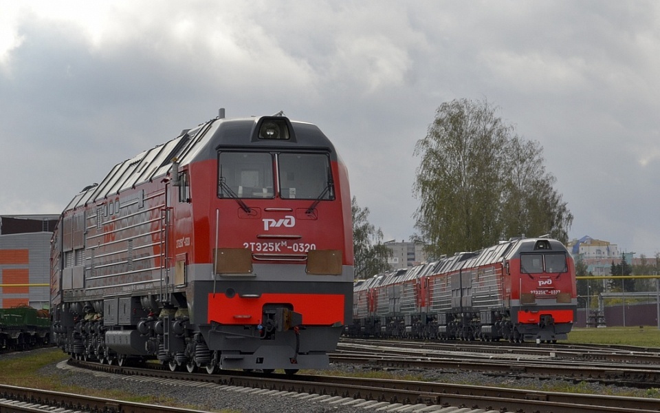 Брянский завод отправил девять тепловозов 2ТЭ25КМ в депо Великие Луки Октябрьской железной дороги