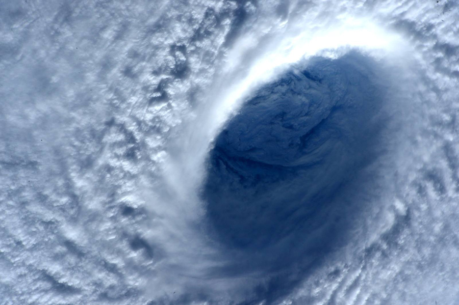 Тайфун «Конг-рэй» надвигается штормом на Курилы