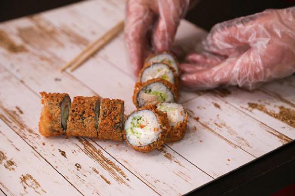 Роспотребнадзор закрыл 63 суши-ресторана за жуткую антисанитарию