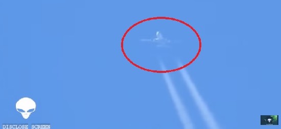 Загадочное исчезновение самолета прямо на глазах.. Попал в портал? Или виноват НЛО?