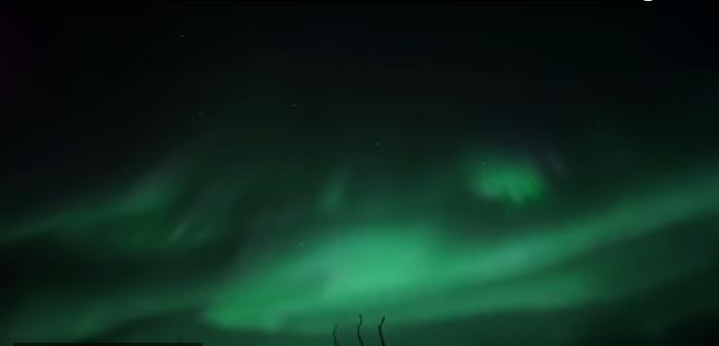Сияющий дождь пролился с норвежского неба: видео