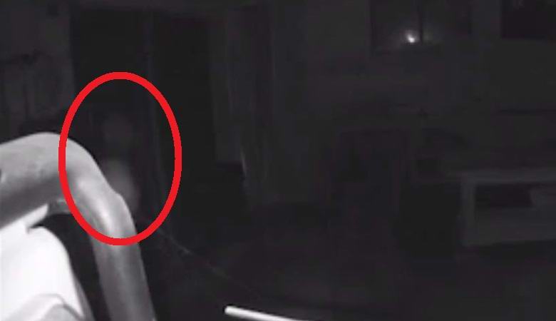 Привидение попало на камеру наблюдения в квартире американца