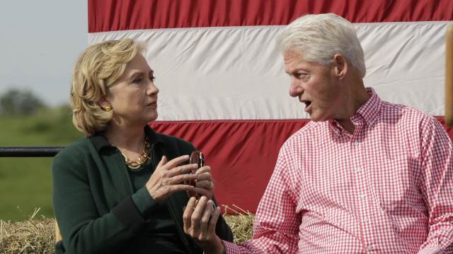 Биллу и Хиллари Клинтон по почте отправили взрывное устройство