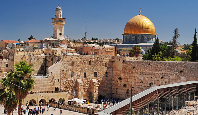 В Иерусалиме змея испугала паломников у Стены плача