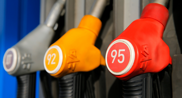 Власти отказались контролировать цены на бензин