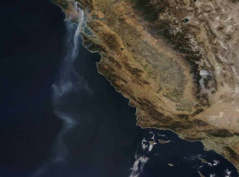Дым от пожаров в Калифорнии распространяется на 800 км
