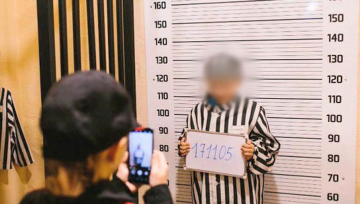 Во время игры по профориентации детей нарядили в заключенных