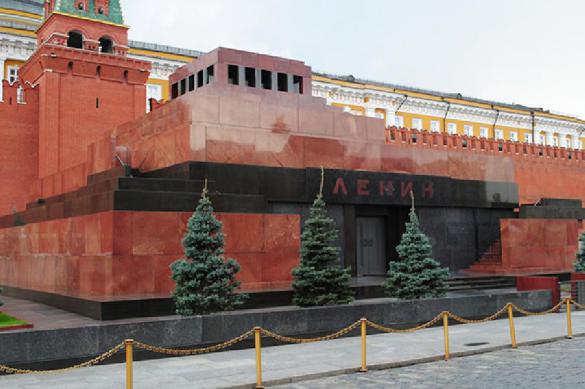 Ленина предложили заменить в мавзолее резиновой куклой