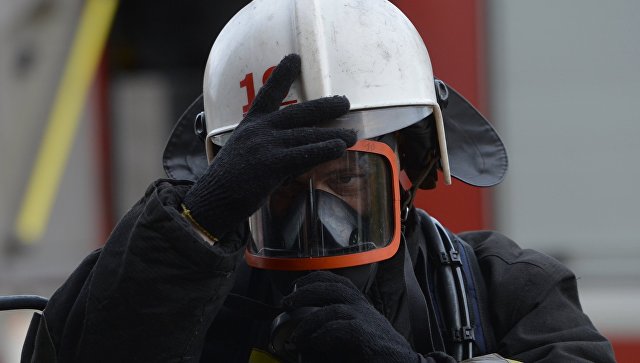 Очевидцы публикуют видео пожара на нефтеперерабатывающем заводе в Капотне