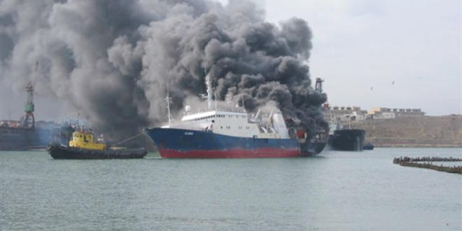 У берегов Греции загорелось турецкое грузовое судно