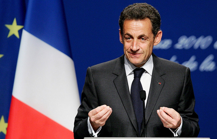 Саркози неожиданно прилетел в Россию и разразился комплиментами