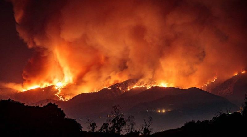 В Лос-Анджелесе разгорелся самый большой пожар в истории города