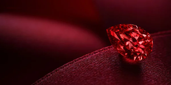 Самый редкий драгоценный камень на планете. Красный алмаз.