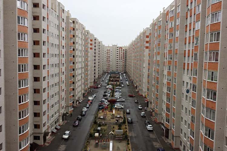 Осталось поставить забор: спальные районы Москвы превращаются в загоны для бедных....