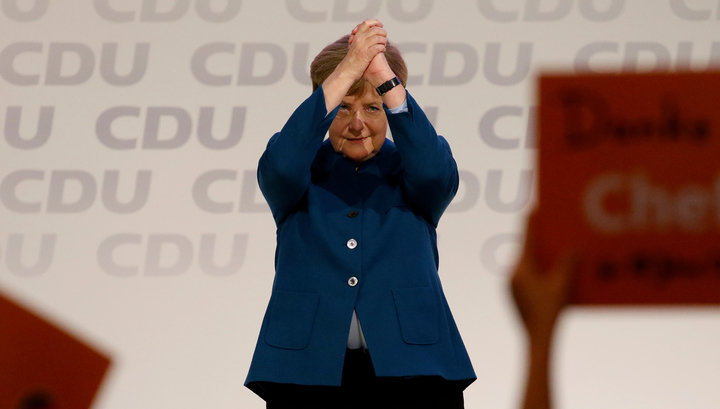 На прощание Меркель получила от ХДС дирижерскую палочку