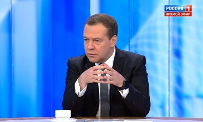 Медведев страдает от пенсионной реформы