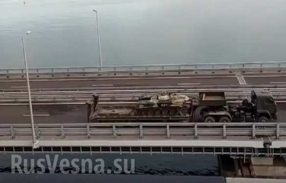 По Крымскому мосту прошла колонна военной техники