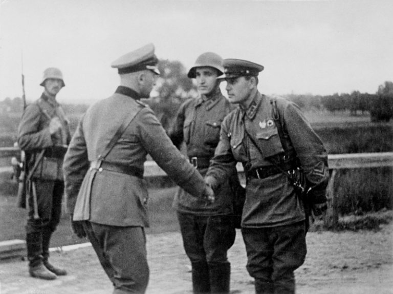 В каких случаях во время Великой Отечественной немецкие и советские военные обменивались рукопожатиями