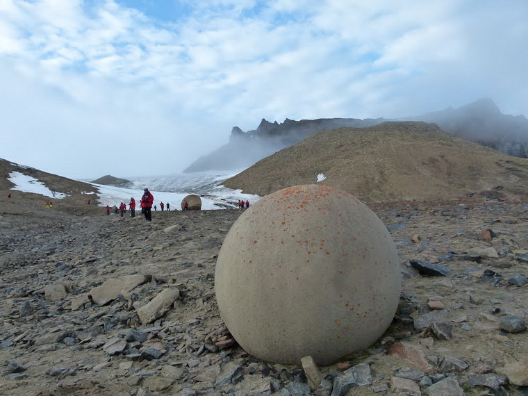 Остров Чамп и каменные шары