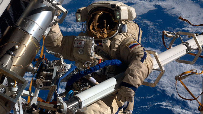 Космонавты увидели странные образования вокруг отверстия в обшивке «Союза МС-09»