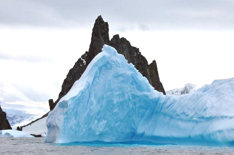 В Антарктиде нашли таинственную «башню»