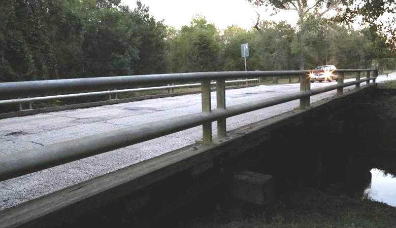 «Привидение» сфотографировали на безымянном мосту в Хьюстоне