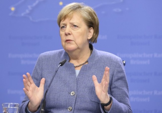 Меркель решила уступить свой пост сопернице, которая ее подсидела