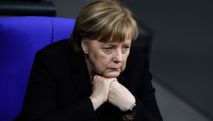 Меркель признала моральную ответственность за преступления нацистов, но не материальную