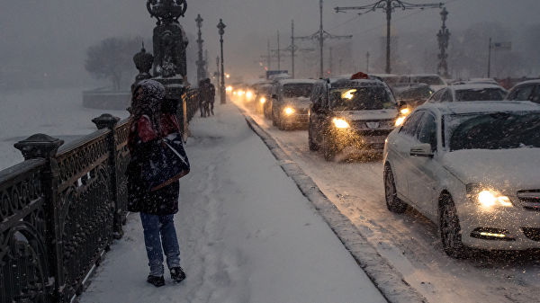 Борьба со стихией: коммунальщики Санкт-Петербурга успешно справляются с уборкой улиц