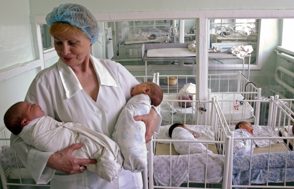 В Вологодской области будут выделять по 300 тыс. рублей за первого родившегося ребёнка