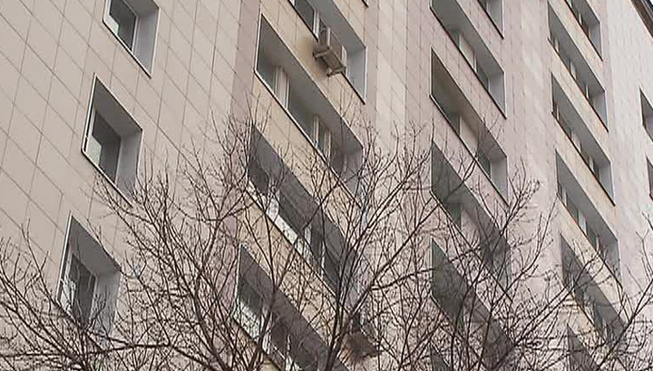 москвич выпал с 12-го этажа и выжил