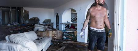 Банды, вооруженные мачете, разграбляют излюбленный олигархами остров на Карибах: "Страшно выйти на улицу"