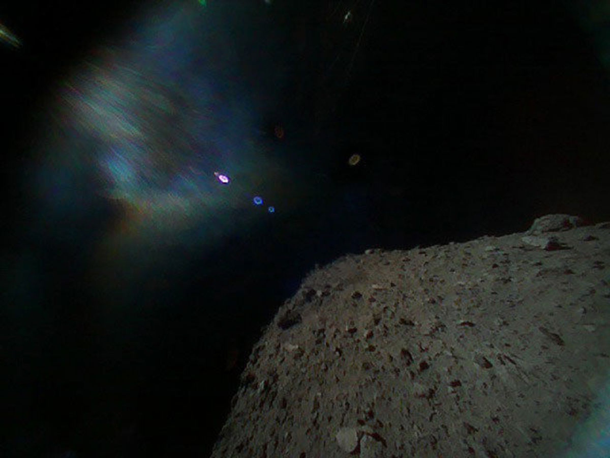 Зонд «Хаябуса-2» выстрелит в астероид Рюгу