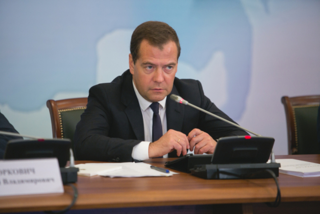 Странная новость: россиянин через суд потребовал с Дмитрия Медведева миллион из-за повышения пенсионного возраста.