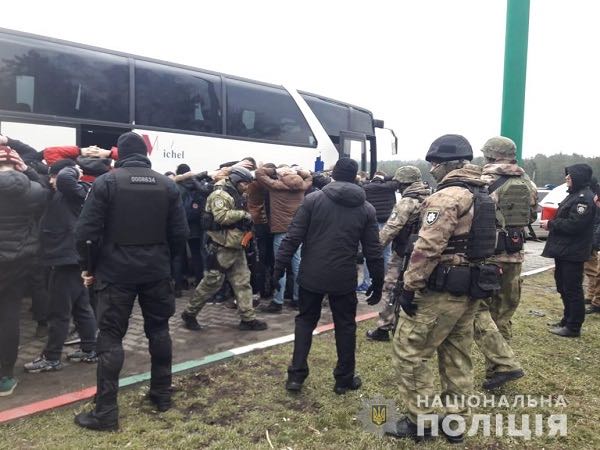 Из Киева в Одессу едут два автобуса с вооружёнными людьми
