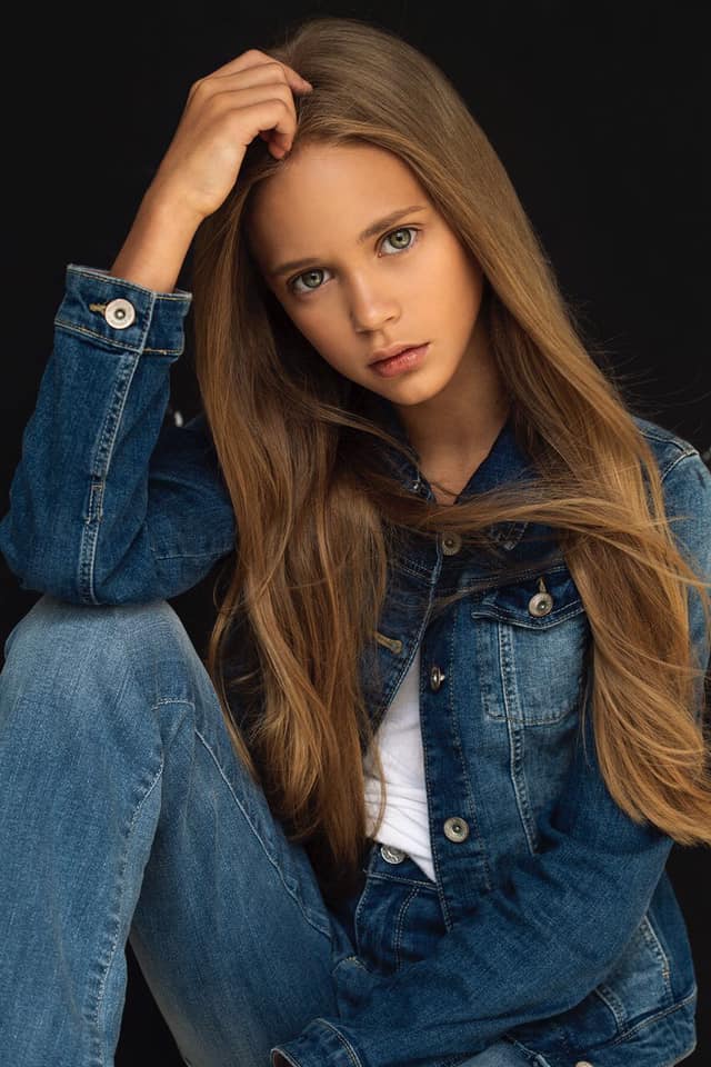 «Синие глаза и пепельные волосы»: девочка из Красноярска - самая красивая модель на планете 12-летняя Алиса Самсонова вошла топ-15 рейтинга
