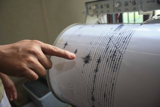 Жители Сибири ощутили отголоски мощного землетрясения в Бурятии. Сила подземного толчка в эпицентре составила 7 баллов.