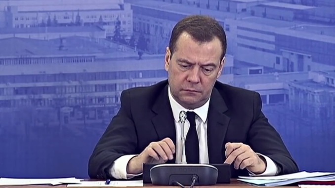 Пользователям «ВК» запретили комментировать эфир с Медведевым. Премьер начал со слов о пользе обратной связи в соцсетях