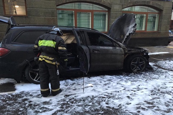Противники "Матильды" сожгли машины у офиса адвоката Учителя