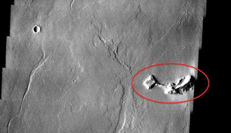 Непонятную структуру обнаружили на поверхности Марса
