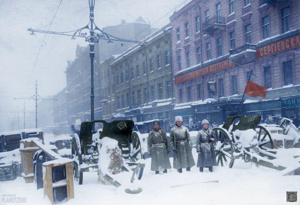 Баррикады на Литейном, угол Сергиевской. Петроград, 23 февраля 1917 года.