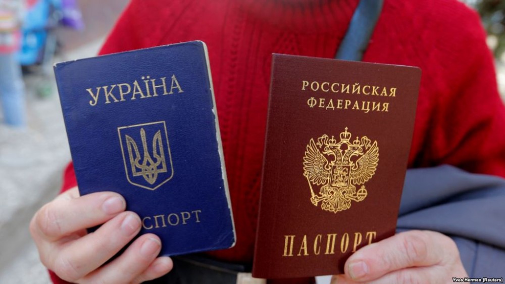 Выдачей российских паспортов Путин хочет спасти в украинском 