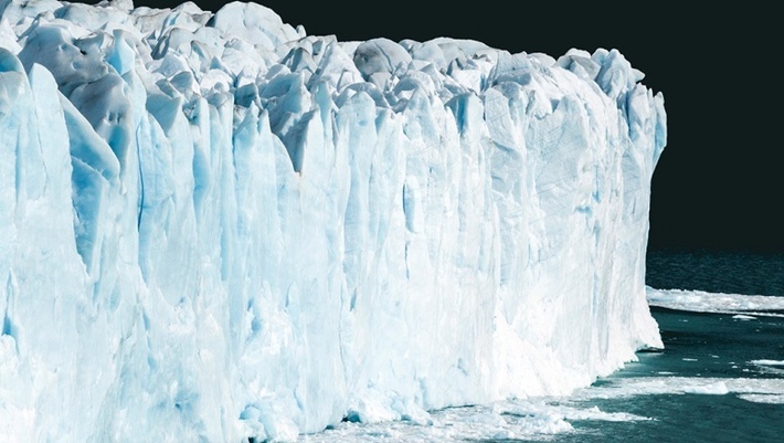«Роснефть» успешно отработала технологию смещения айсберга весом миллион тонн