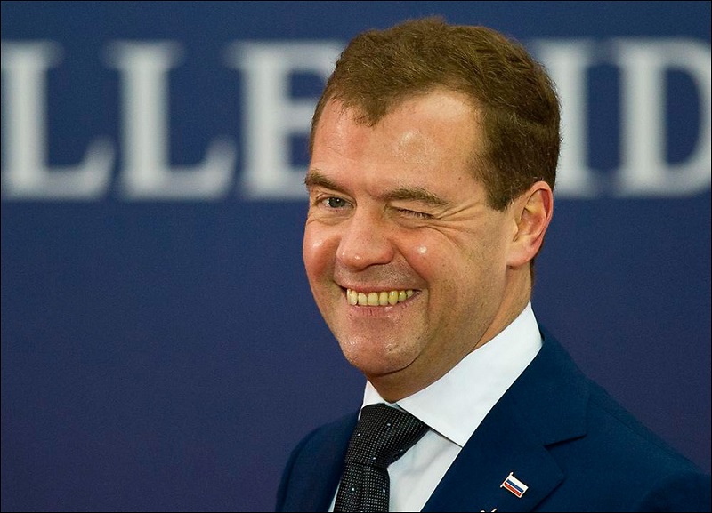 Тайное стало явным. Медведев признался: в кипрских оффшорах «крутились» государственные деньги.