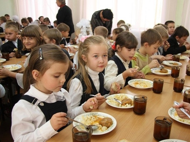Миллионные штрафы, или опасности обеда в школе