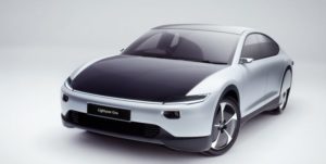 Голландская компания представила первый в мире солнечный автомобиль дальнего действия – 4-местный пассажирский Lightyear One
