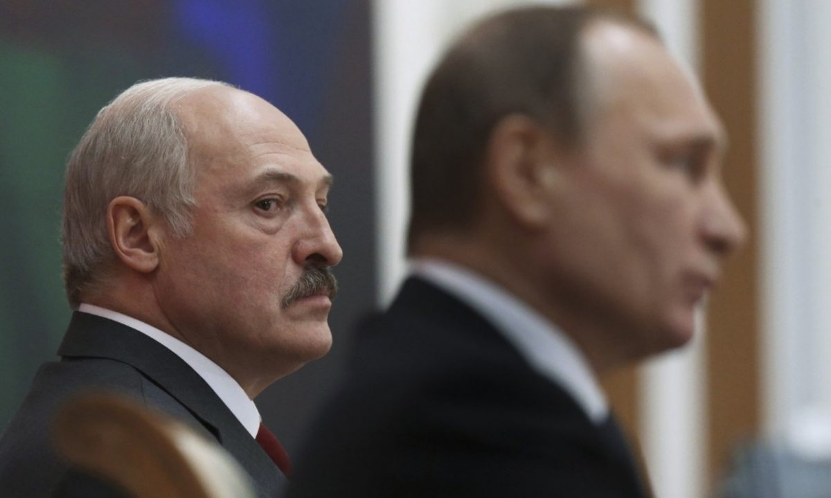 «По-братски»: загнанный в угол Лукашенко попытался обыграть Путина