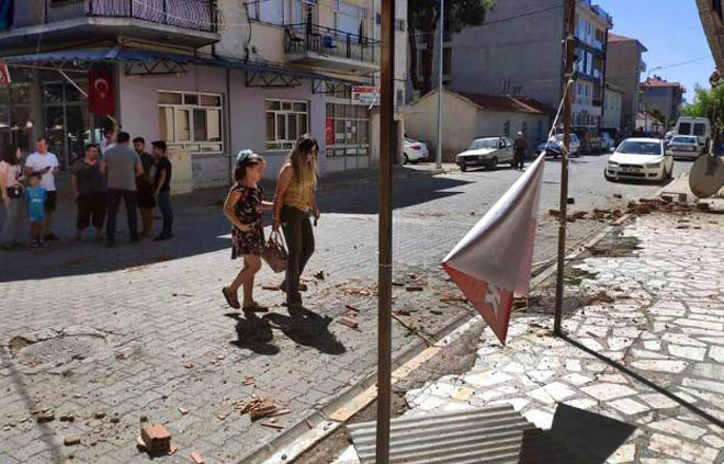 Мощное землетрясение произошло вчера в Турции: ранены около 80 человек
