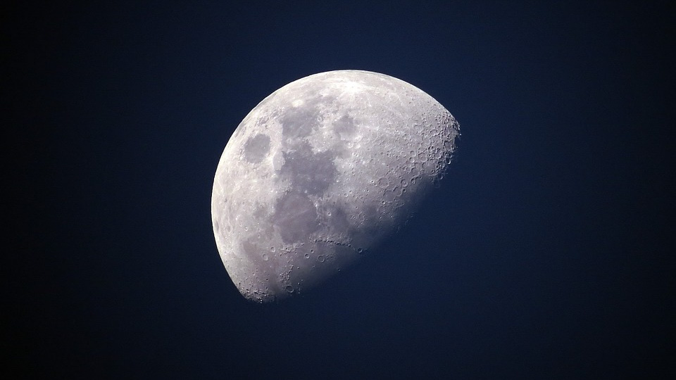 Обратная сторона Луны: получены новые фото китайского лунохода Chang'e-4
